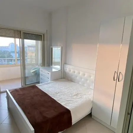 アパート Adriatic Apartament ドゥラス
